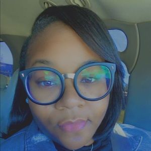 Meet your Posher, Malita